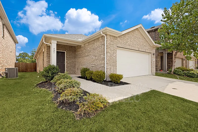 3 bed, 2.0 bath, 1437 sqft, $1,800 — Photo 2