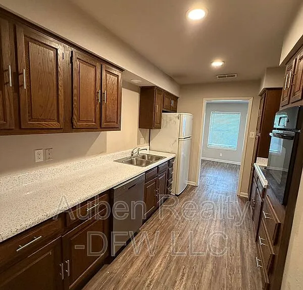 1413 Blackwell Dr — Photo 4