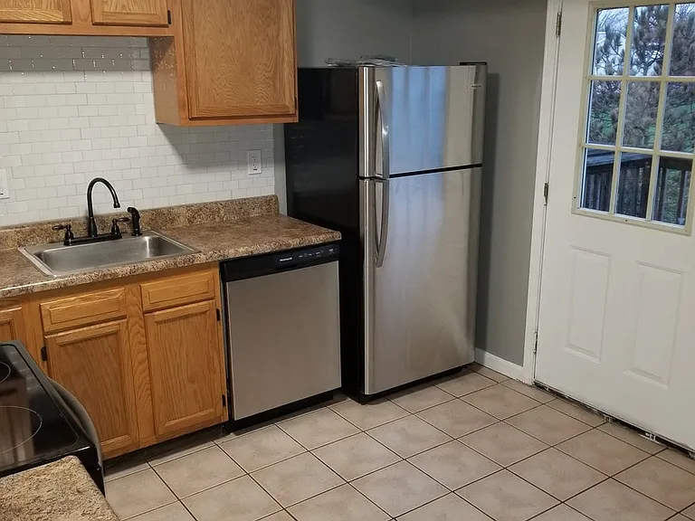 70 Montgomery St #8 — Photo 12
