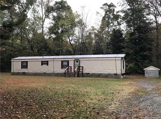 160 Roane Point Dr, Cobbs Creek, VA 23035