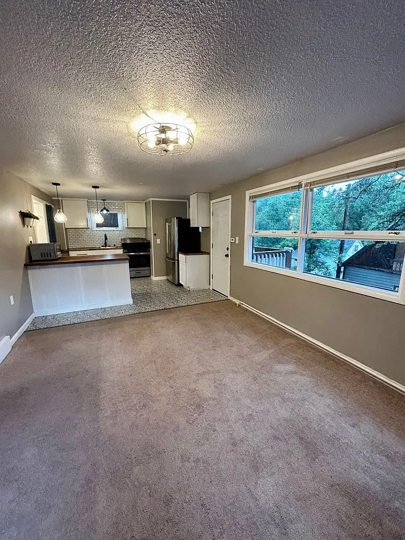 955 Osage Ave — Photo 2