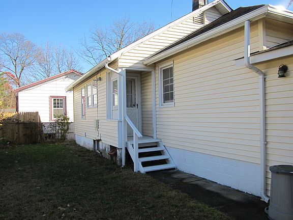 4th image of 1110 Glenn St