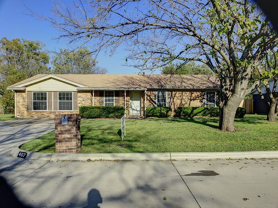 1st image of 407 Live Oak Dr