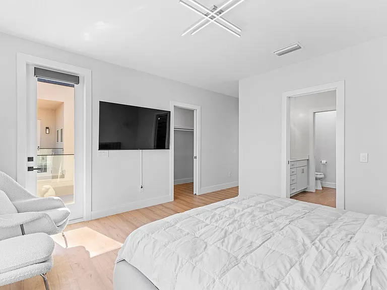 3304 SW 49th Ter — Photo 12
