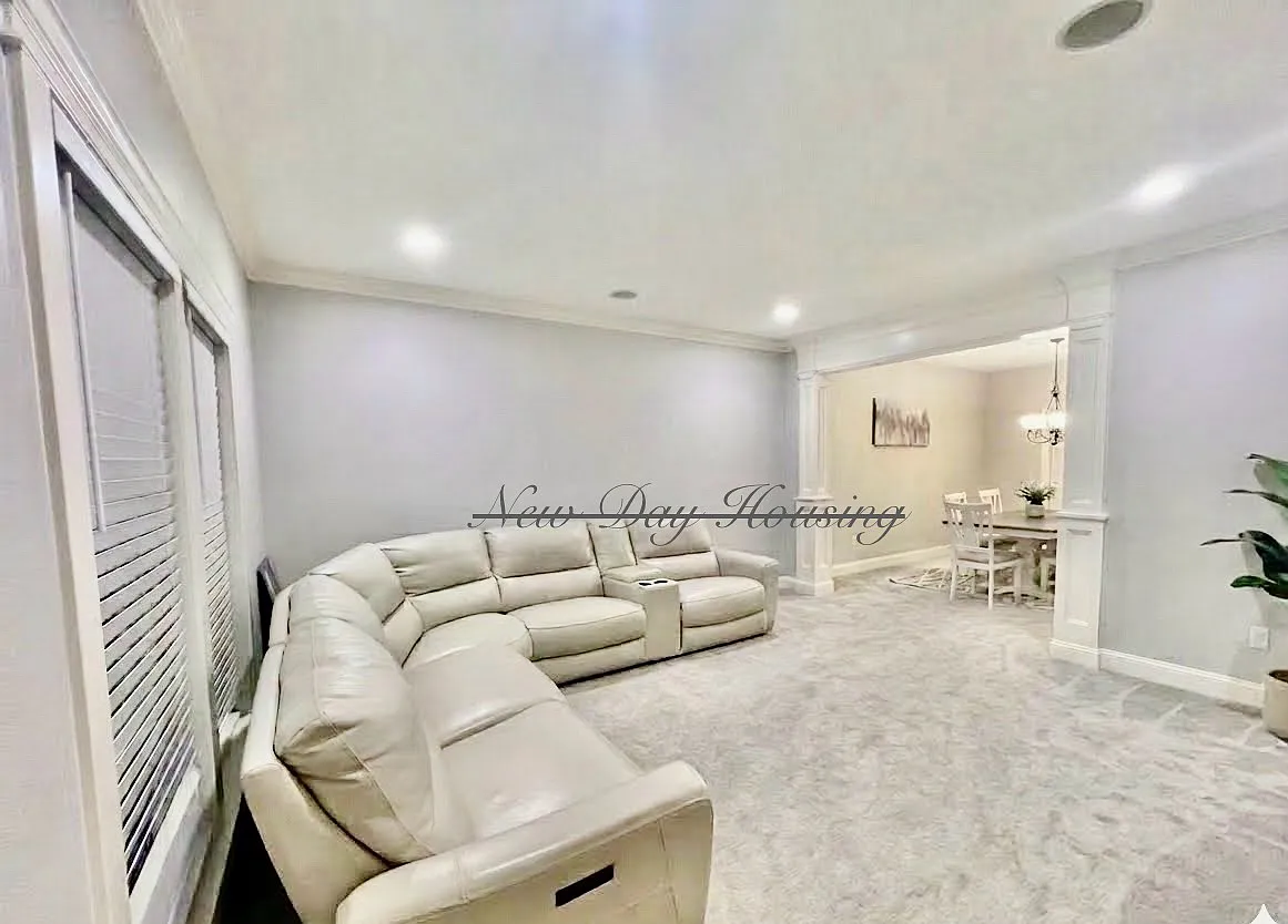 4 bed, 2.5 bath, 2747 sqft, $3,449 — Photo 3
