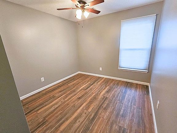 5th image of 410 Cherry Hollow Cv