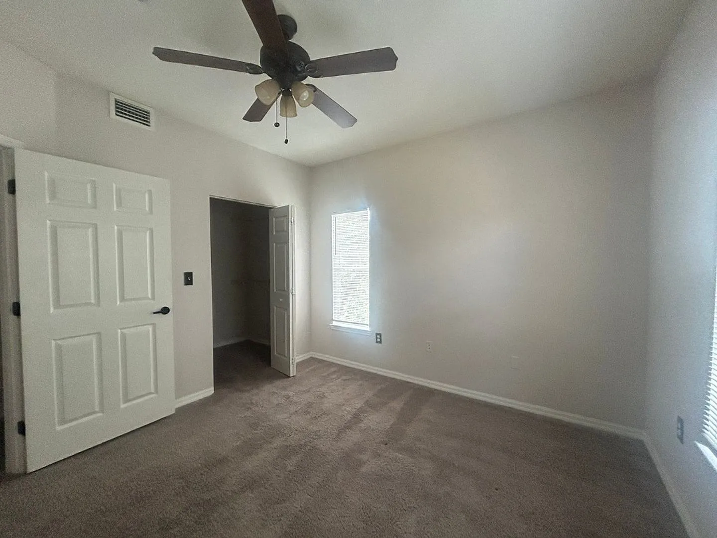 3rd Floor Unit, 1 Bed/1 Bath With Den In Carrollwood Area — Photo 4