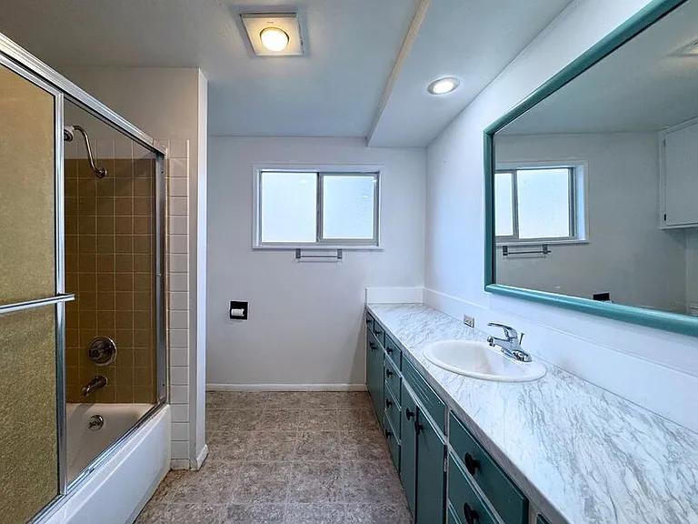 1180 E 37th Ave — Photo 34