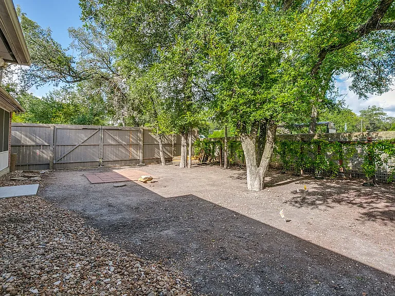 10 Oakwell Farms Pkwy — Photo 25