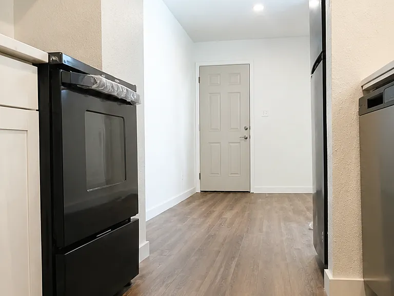 1150 S Quaker Ave #10 — Photo 11