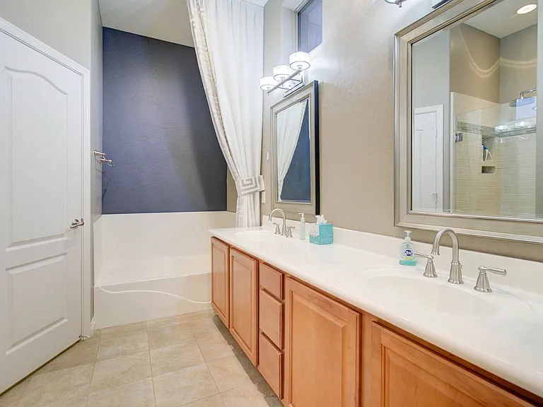 1833 W Periwinkle Way — Photo 26