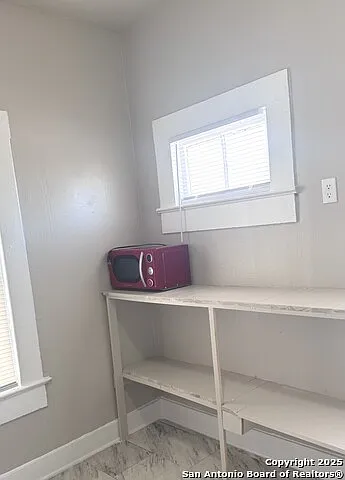 2 bed, 1.0 bath, 1400 sqft, $950 — Photo 4