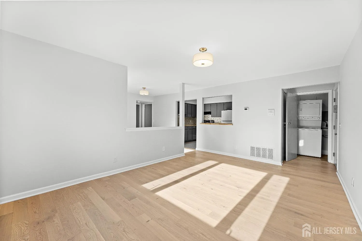 2 bed, 1.0 bath, 936 sqft, $2,350 — Photo 3