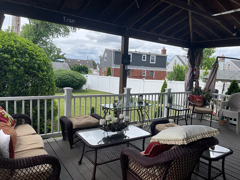 Bonnie Ct — Photo 4
