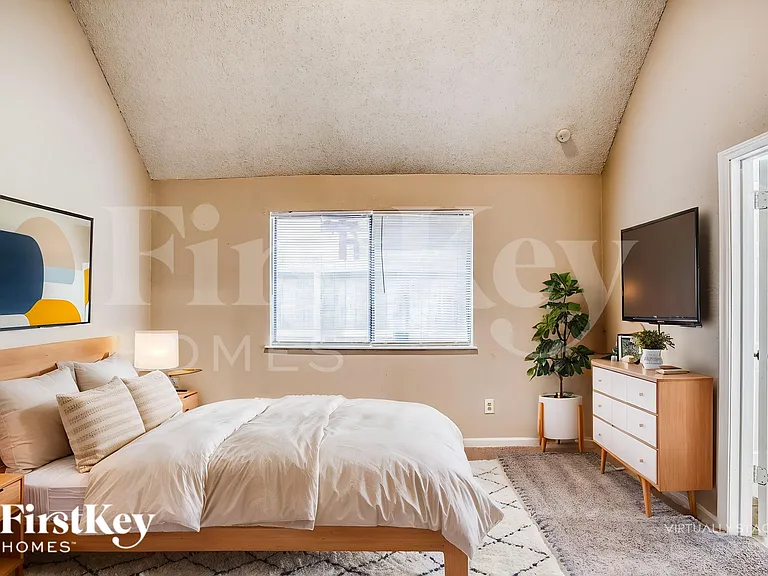 1055 Margate Dr — Photo 11