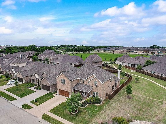 4th image of 917 Winter Creek Dr