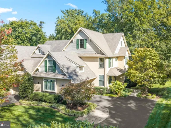 105 Traymore Ln, Rose Valley, PA 19063