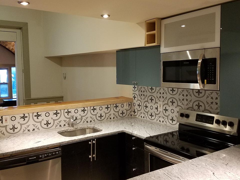 2nd image of 318 W Johnson St APT 1B