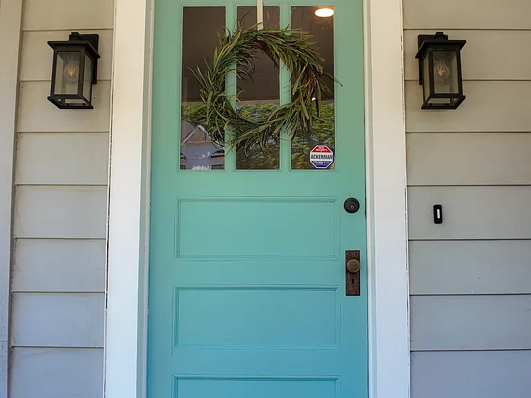 843 N Clayton St — Photo 4