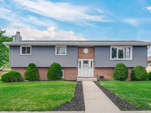 1011 Arrowhead Dr, Dyer, IN 46311