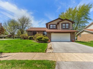 542 Old Meadow Rd, Matteson, IL 60443