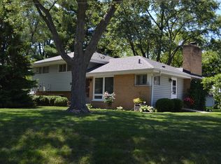 5340 Clover Dr, Lisle, IL 60532