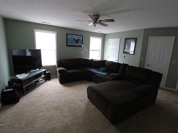 5th image of 22 Linder Ln
