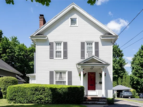 219 Prospect St, Newark, NY 14513