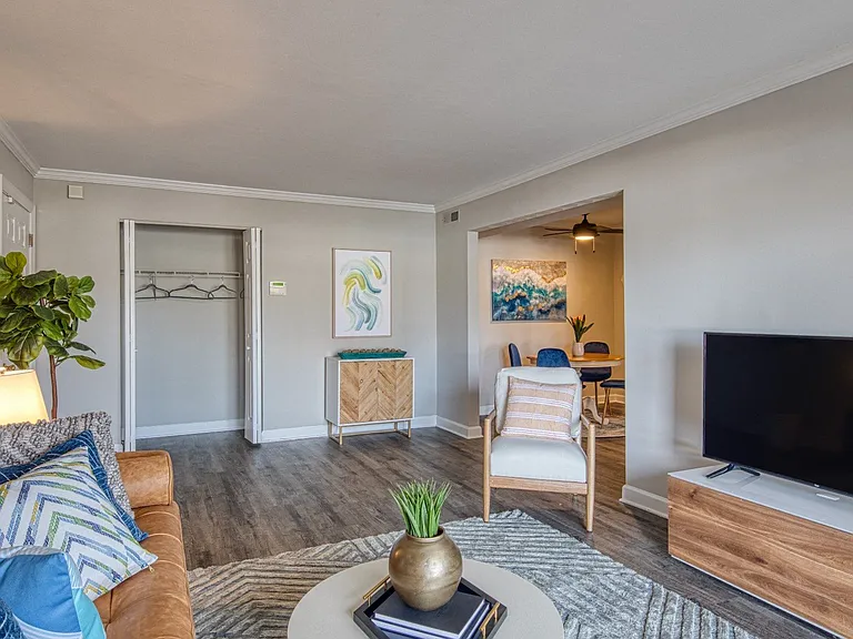 Coastline Apartments — Photo 31