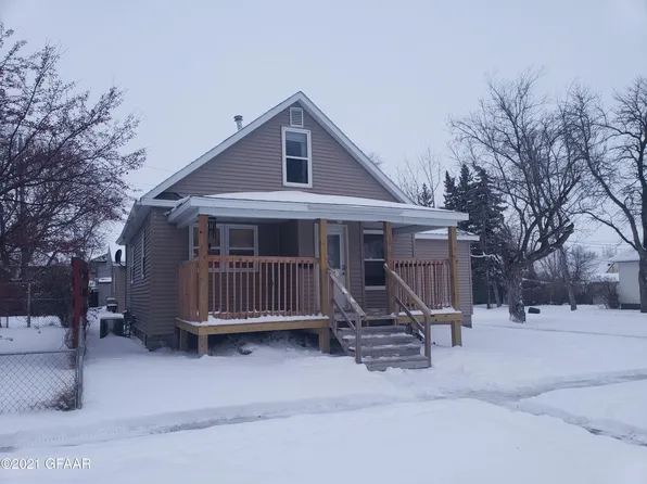 823 5th Ave NE, Devils Lake, ND 58301