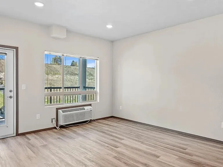 River City Apartments — Photo 26