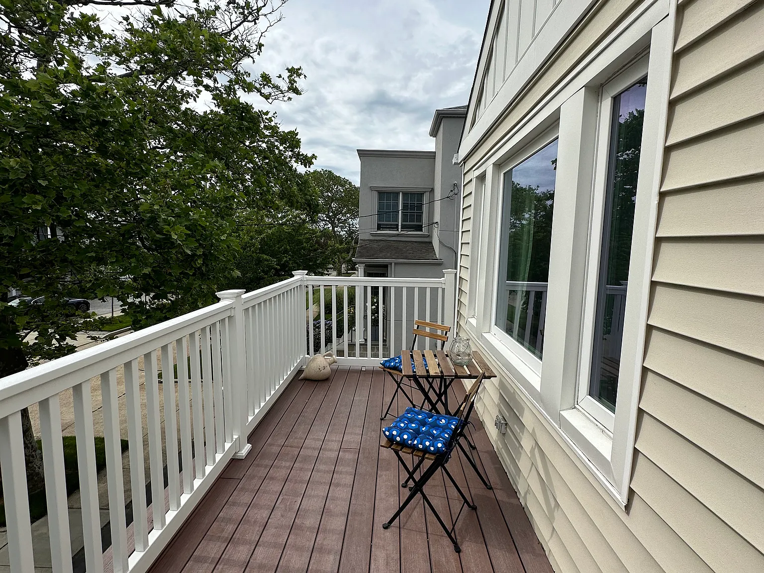 87 Cayuga Ave — Photo 2