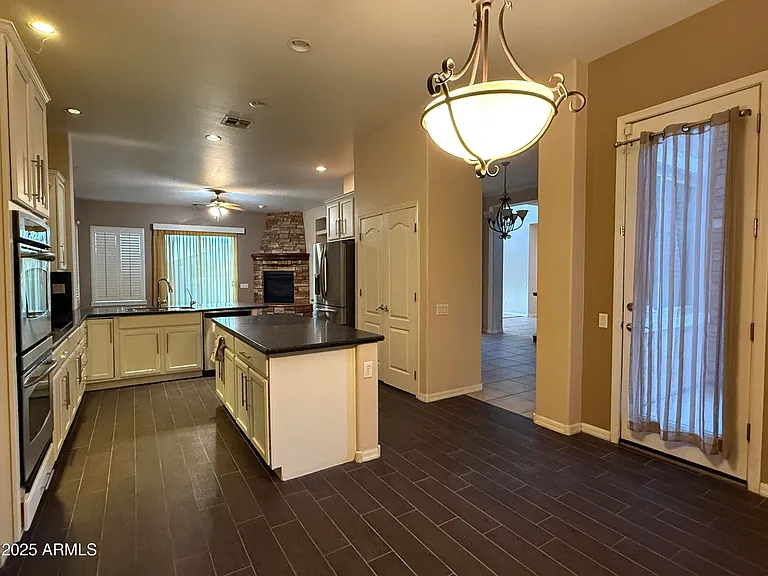 642 E Torrey Pines Pl — Photo 13