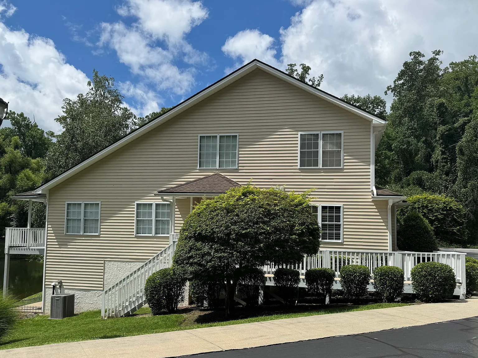 4 bed, 3.5 bath, 2846 sqft, $3,200 — Photo 1