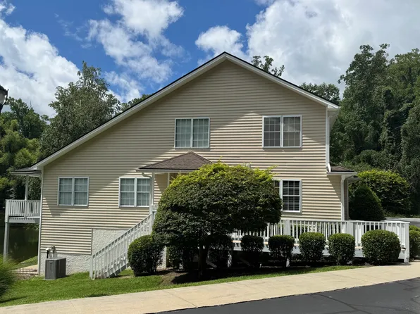 30 Grist Mill Dr, Hendersonville, NC 28739