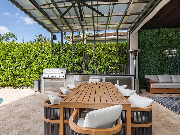 9529 Eden Roc Ct — Photo 12