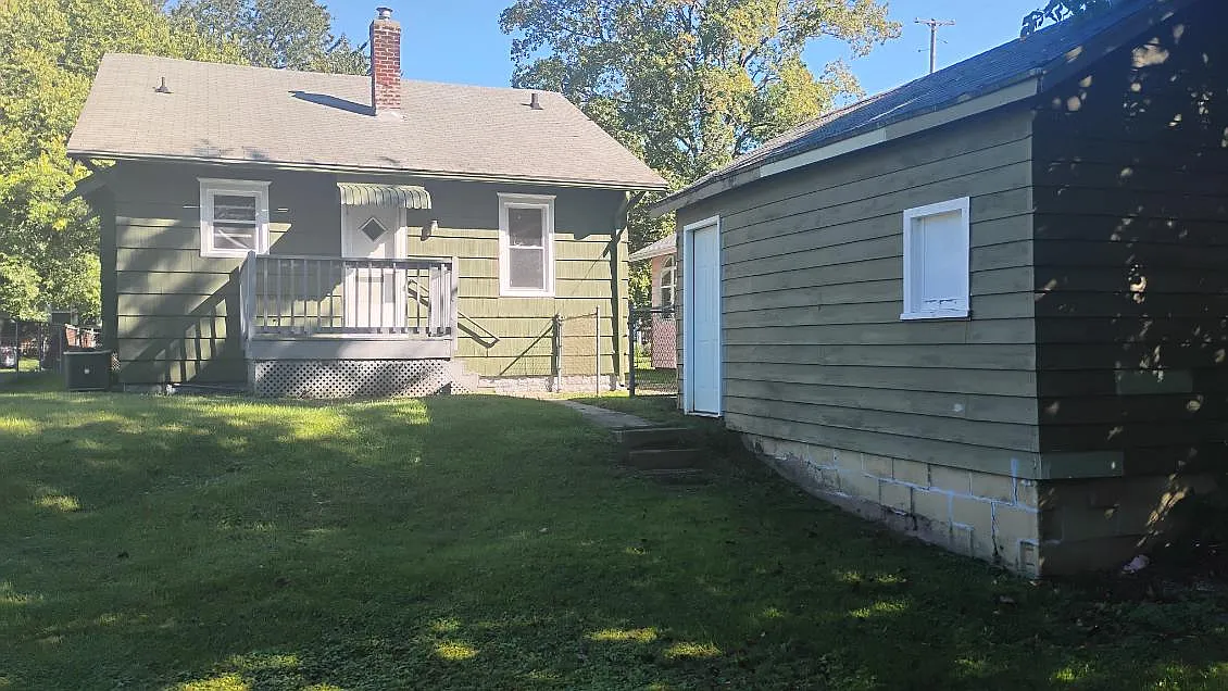 243 Damon Street - 1 — Photo 2