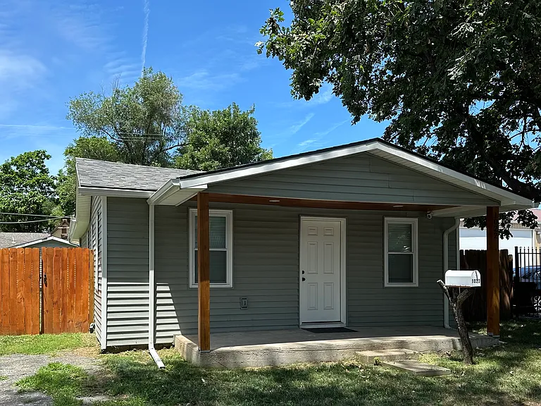 1022 N Kansas Ave — Photo 1
