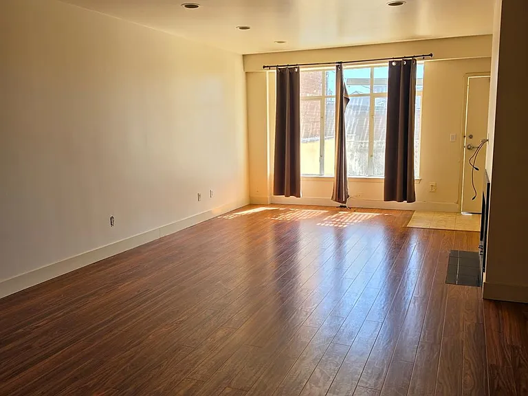 2333 Mission St #2 — Photo 3