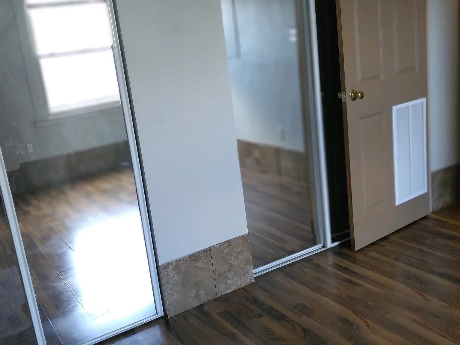 2 bed, 823 sqft, $990 — Photo 4