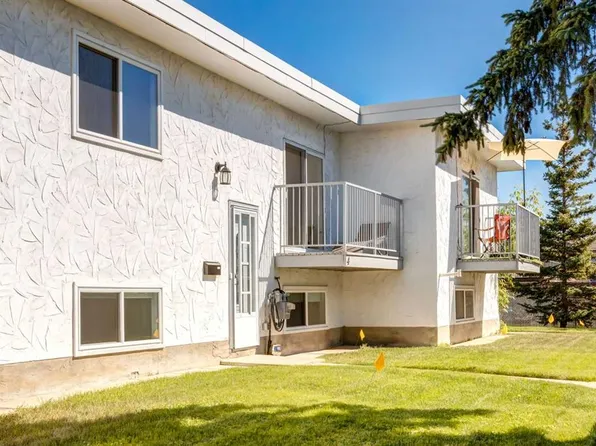 4503 S 73rd St NW, Calgary, AB T3B 2M3
