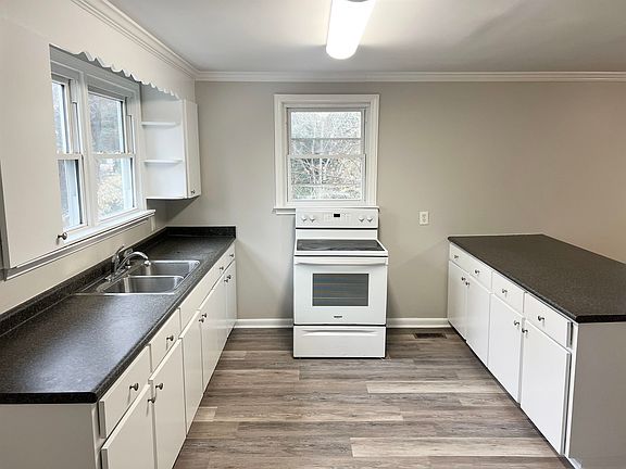 5th image of 5 Pine Ln