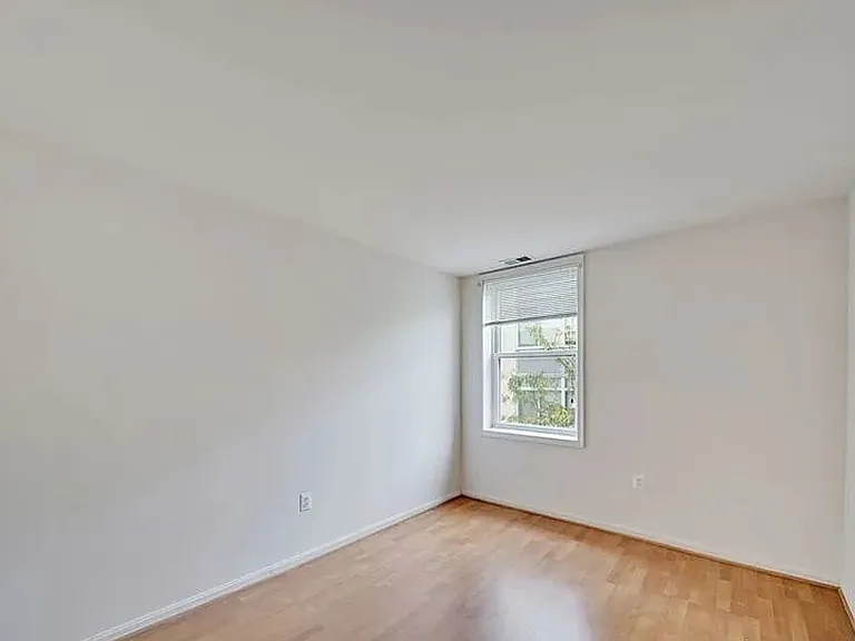 1421 Columbia Rd NW #304 — Photo 8