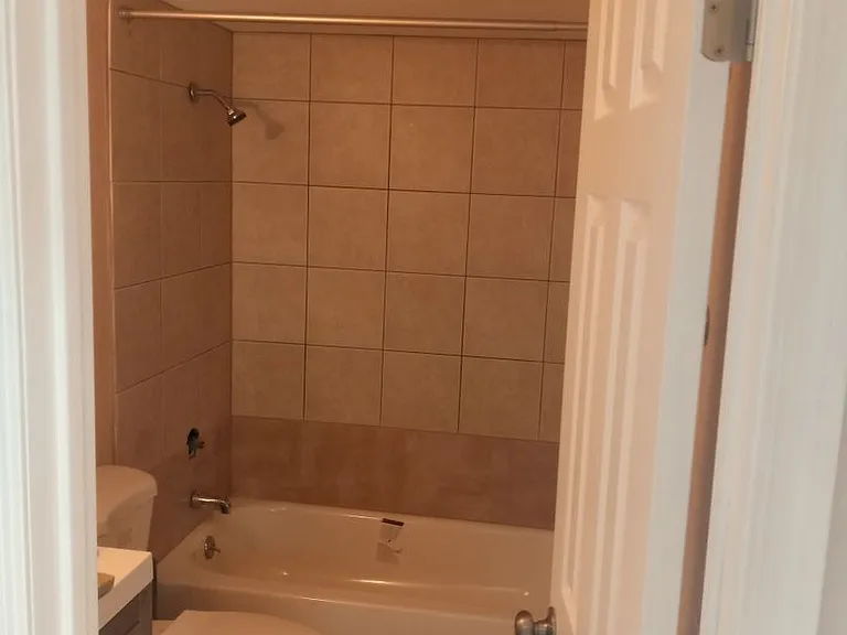 945 E Roma Ave — Photo 13