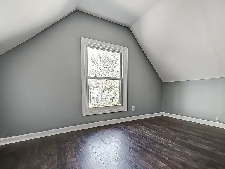 1257 Leonhard St — Photo 27