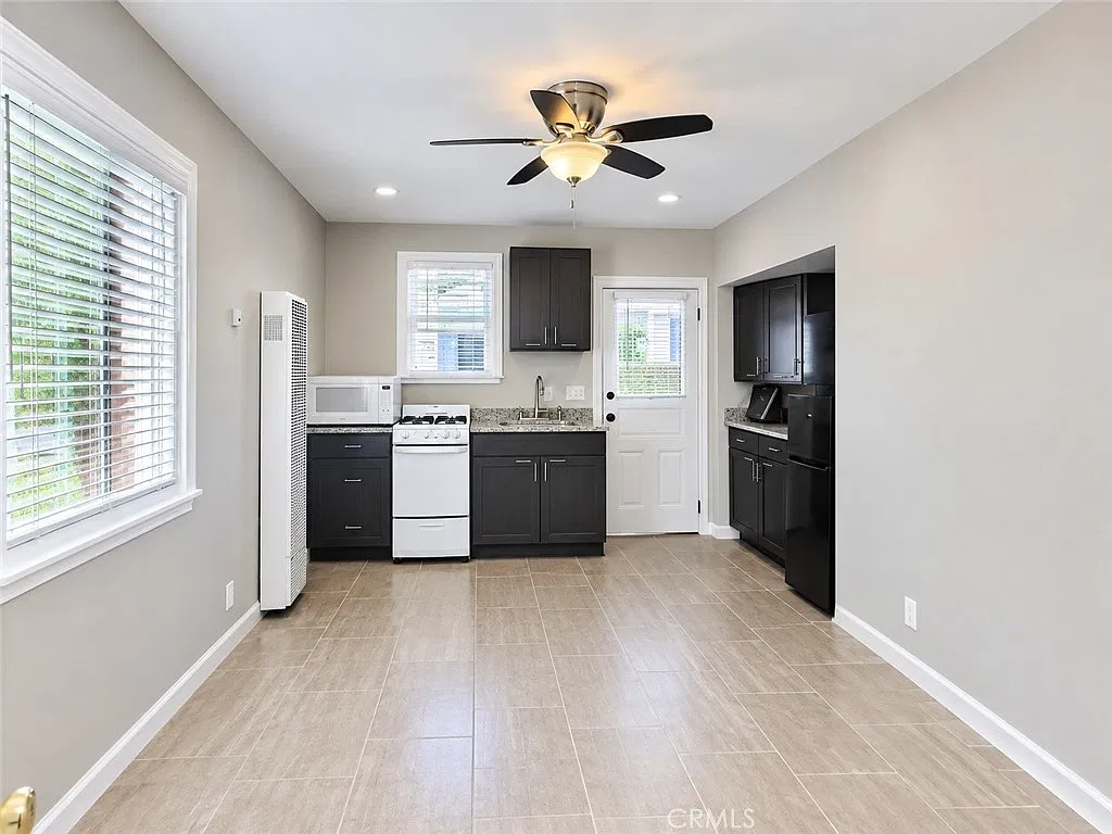 Studio, 350 sqft, $1,725 — Photo 3