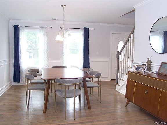 4th image of 8 W Narcissus Road