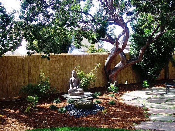 Buddha/volcanic rock fountain