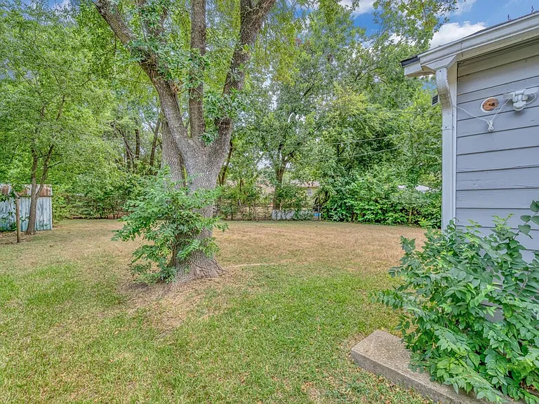 3824 James Ave — Photo 17