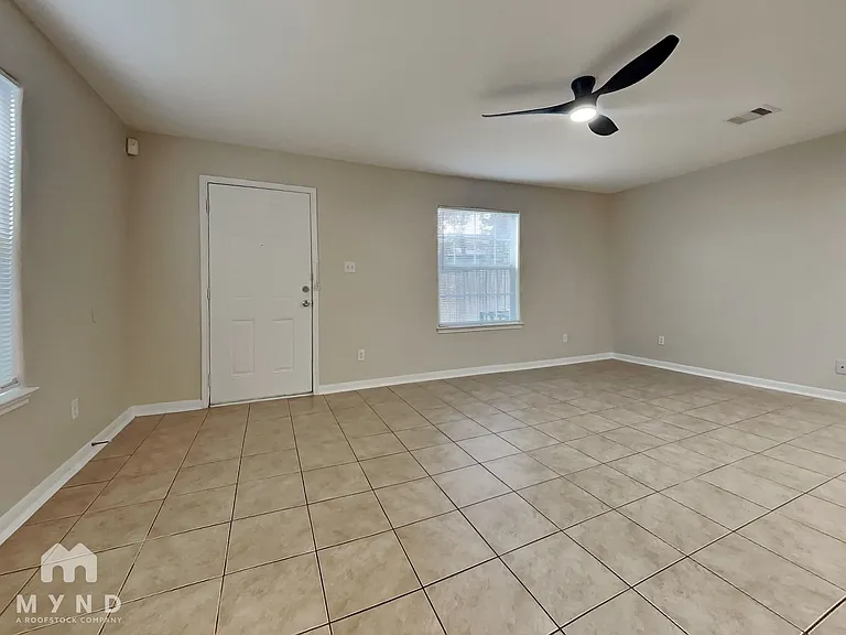 6128 Sidney St #B — Photo 4